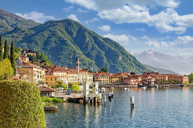 lake como from milan